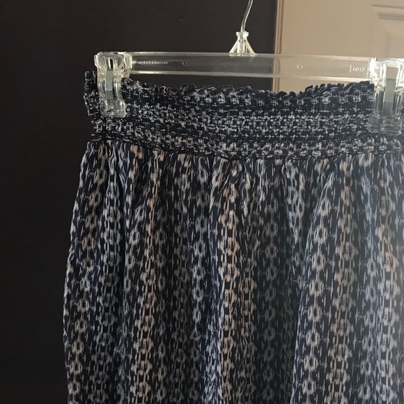 2 short summery skirts. Never worn. Size XS - Picture 2 of 2